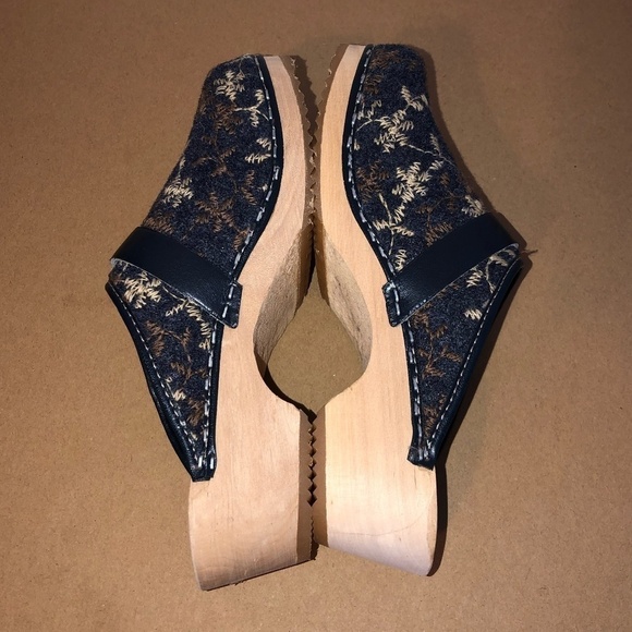 CAPE CLOGS Wooly Shoes Women's Size 5.5-6 Blue Handmade Floral Slip-Ons - Picture 11 of 12